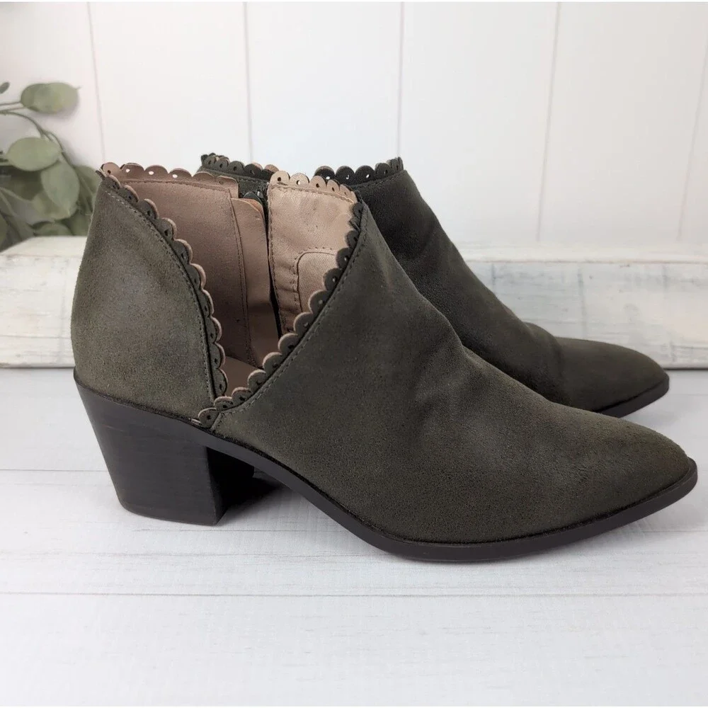 Journee Collection Women's Tessa Scalloped Olive Green Block Heel Booties Size 9